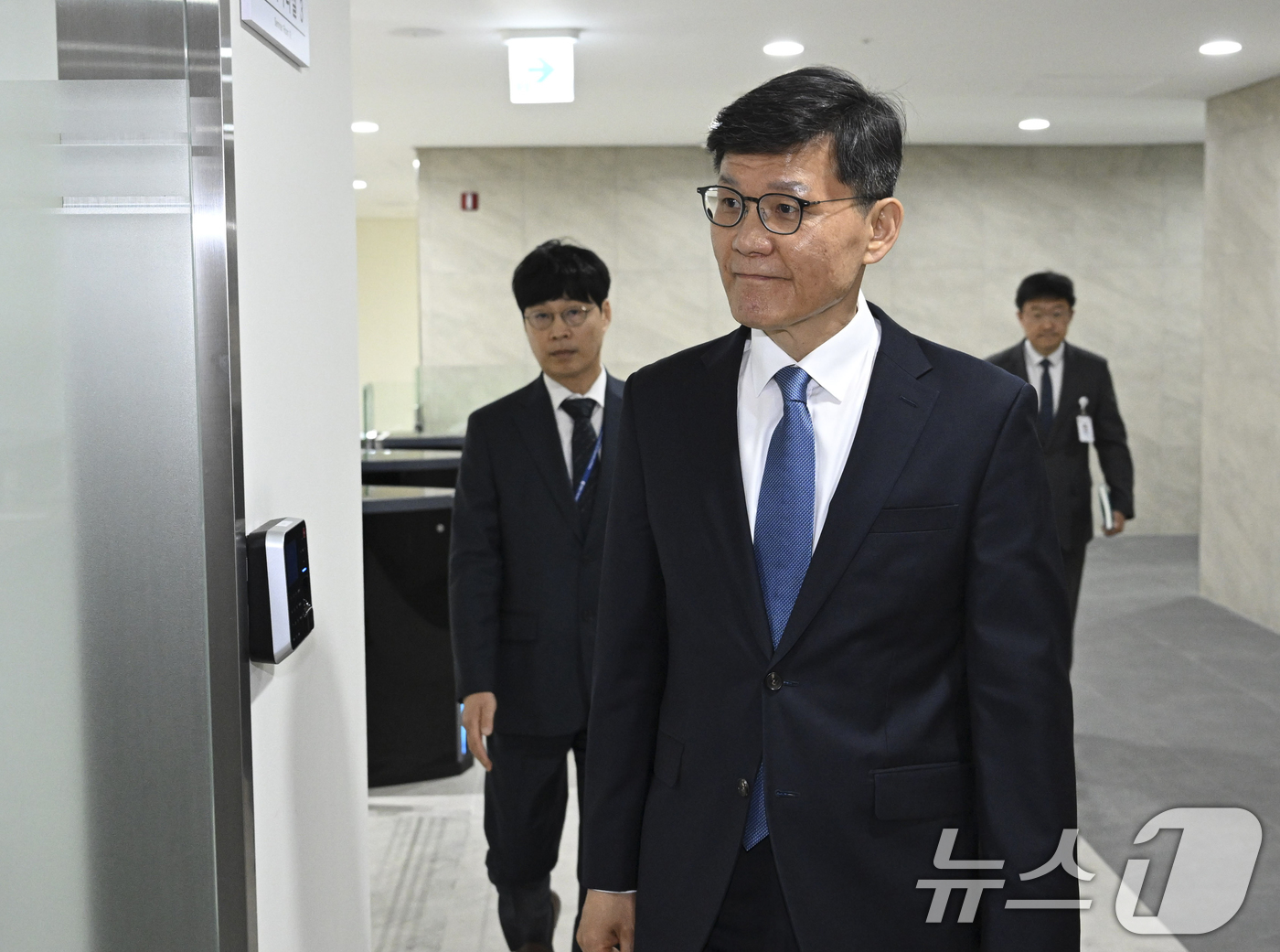 (서울=뉴스1) 국회사진기자단 = 정상우 감사원 사무총장이 23일 오전 서울 종로구 감사원에서 열린 국회 윤석열 정권 정치검찰 조작기소 의혹 사건 진상규명 국정조사특별위원회의 현장 …