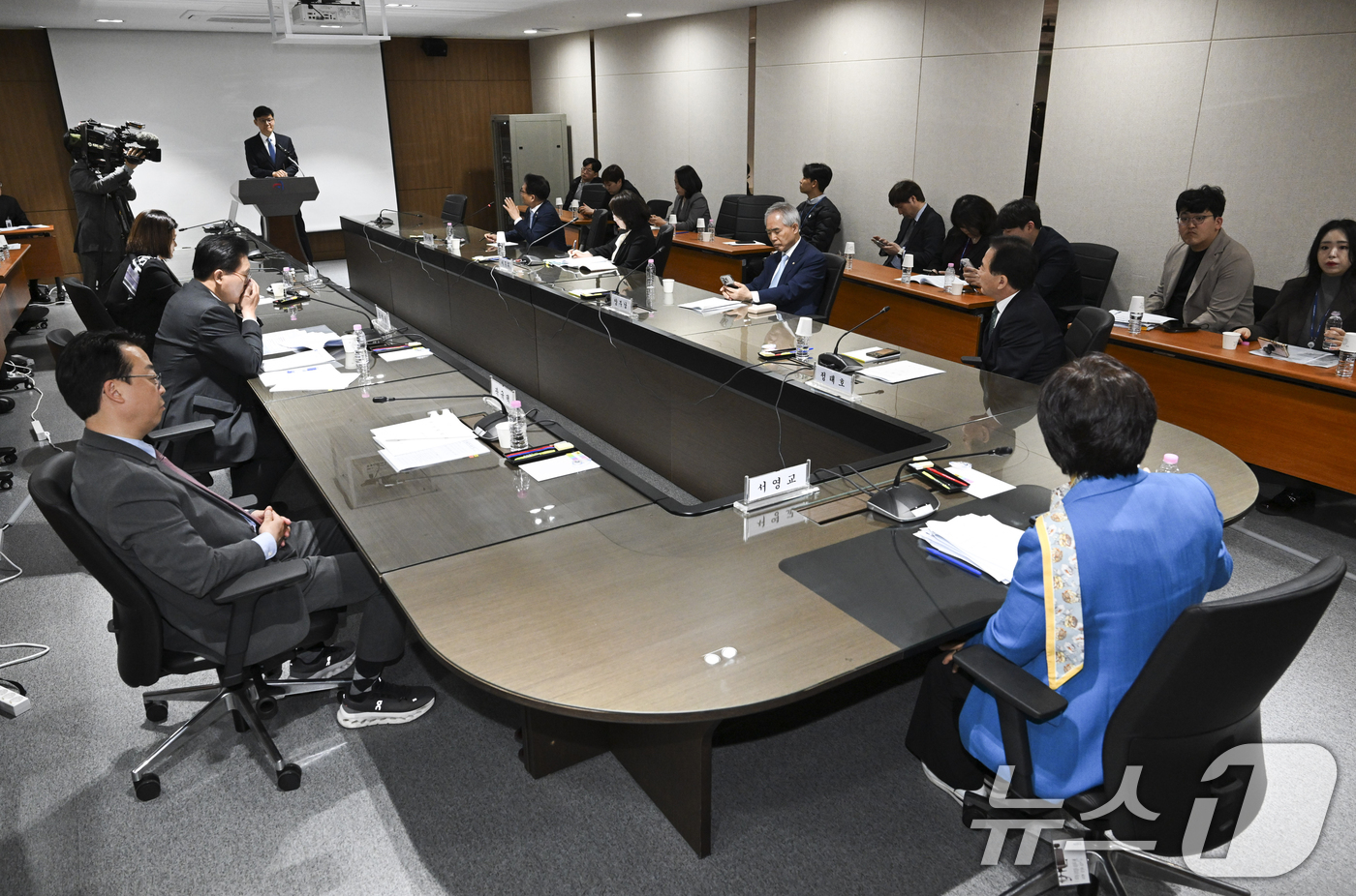 (서울=뉴스1) 국회사진기자단 = 서영교 위원장이 23일 오전 서울 종로구 감사원에서 열린 국회 윤석열 정권 정치검찰 조작기소 의혹 사건 진상규명 국정조사특별위원회의 현장조사에서 …