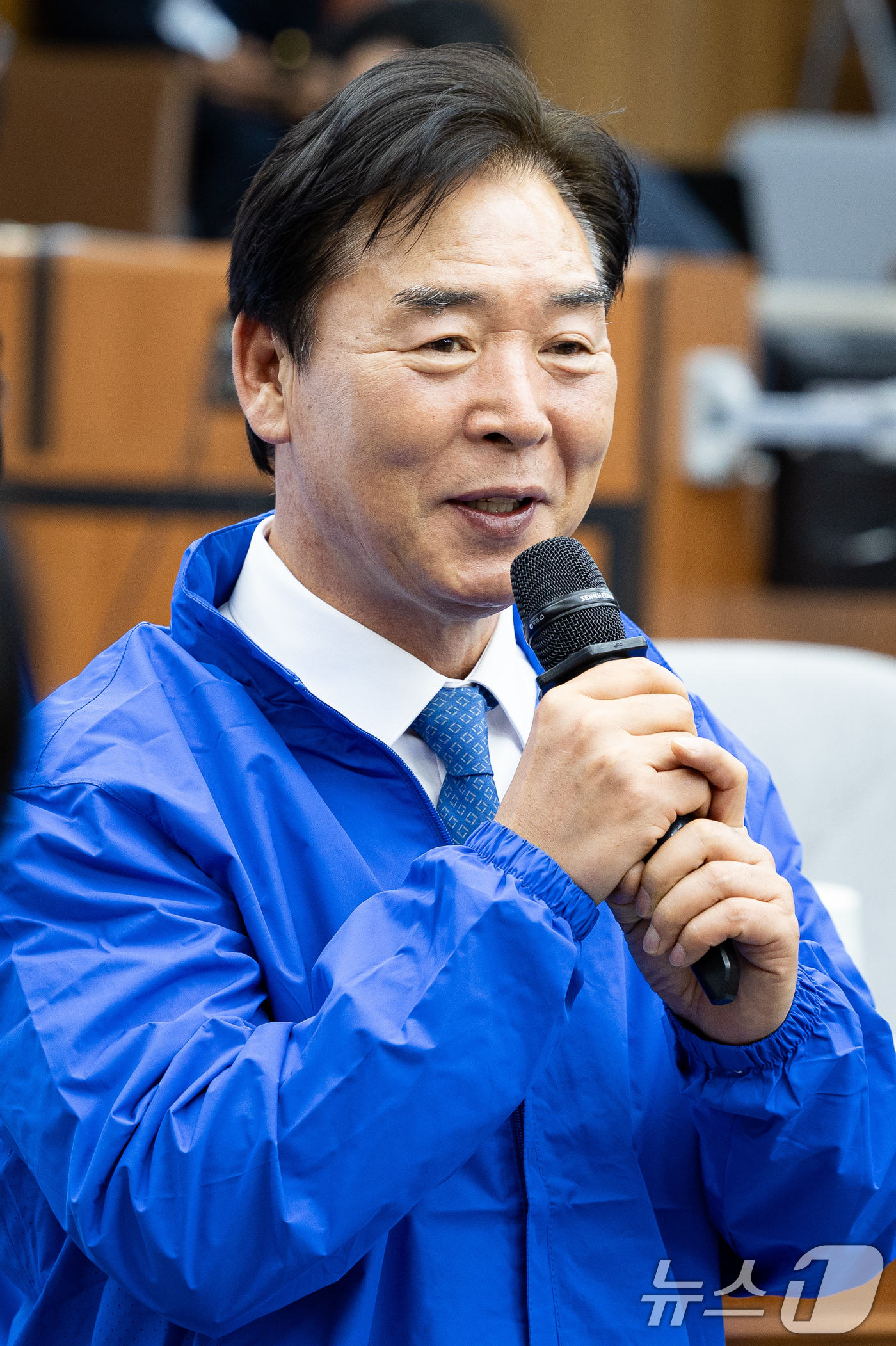 (서울=뉴스1) 유승관 기자 = 오중기 더불어민주당 경상북도지사 후보가 23일 서울 여의도 국회에서 열린 더불어민주당 16개 광역단체장 후보 연석회의에서 결의를 다지고 있다. 20 …