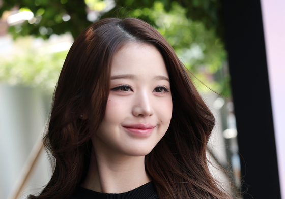 장원영, 청순 섹시美 공존