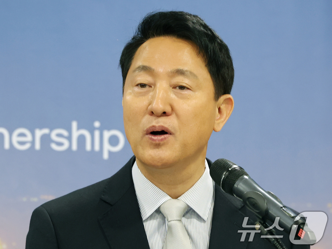 (서울=뉴스1) 황기선 기자 = 오세훈 서울시장이 23일 오전 서울시청에서 열린 서울-샌프란시스코 친선결연 50주년 기념 '감사의 정원' 석재기증식에서 인사말을 하고 있다.  20 …