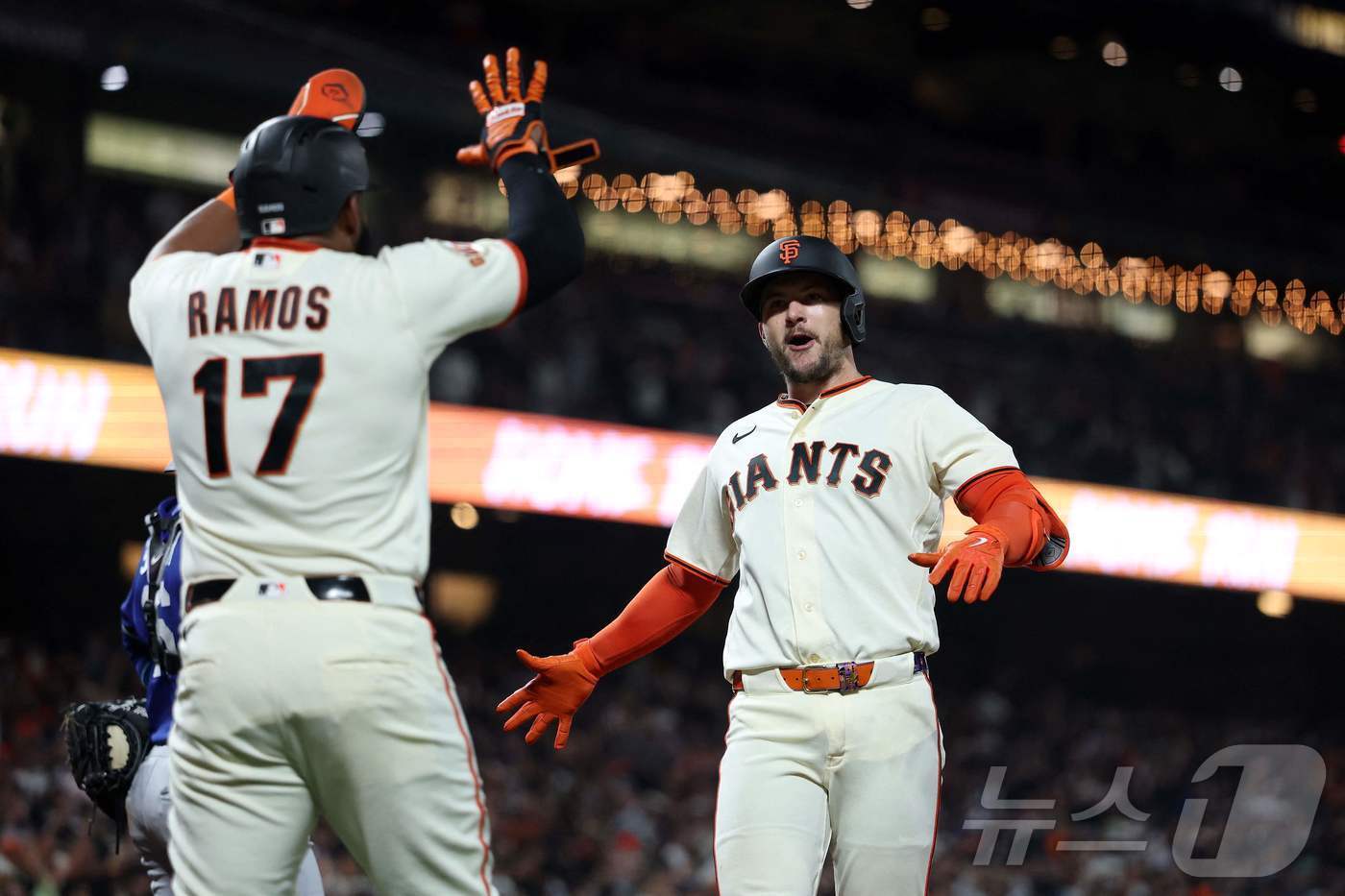 본문 이미지 - 7회 결승 3점홈런을 때린 패트릭 베일리(샌프란시스코 자이언츠). ⓒ AFP=뉴스1