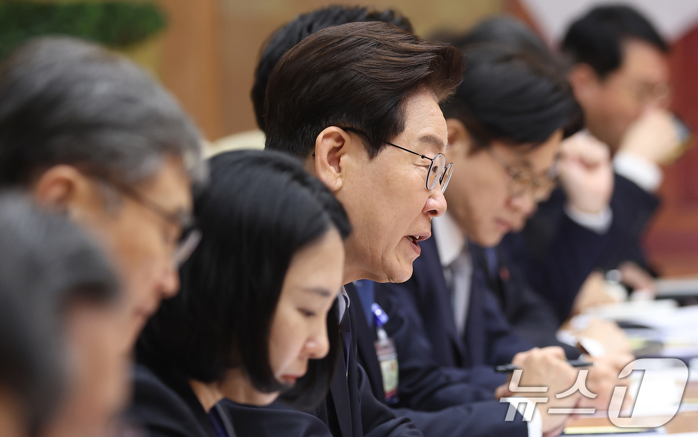 (하노이(베트남)=뉴스1) 이재명 기자 = 베트남을 국빈 방문 중인 이재명 대통령이 23일(현지시간) 하노이 총리실에서 레 민 흥 총리와 면담하고 있다. 2026.4.23/뉴스1