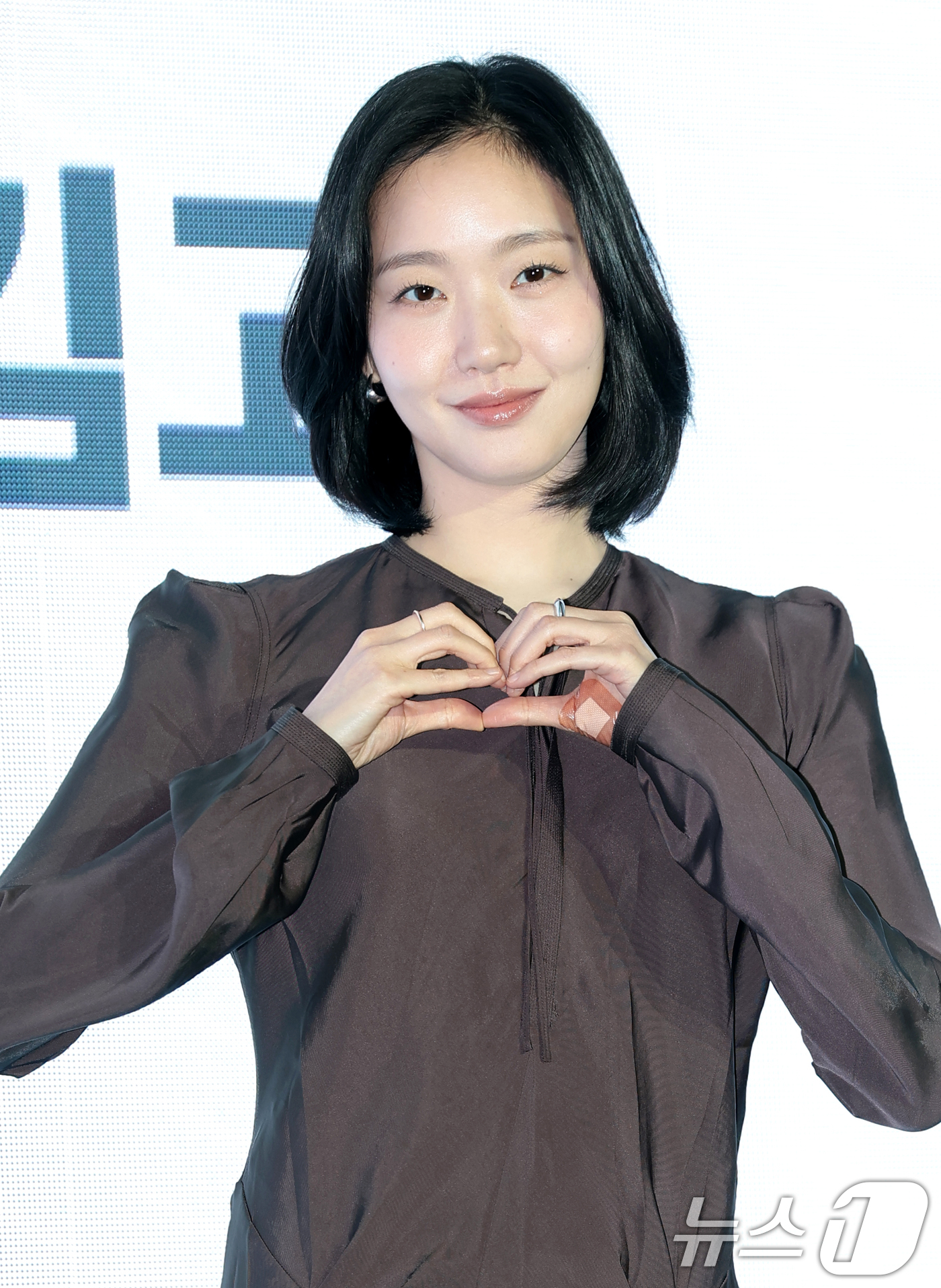 (서울=뉴스1) 권현진 기자 = 배우 김고은이 23일 서울 성수동 앤더슨씨에서 열린 커피 브랜드 ‘네스프레소’의 ‘버츄오 월드 미디어 데이’ 행사에서 포즈를 취하고 있다. 2026 …