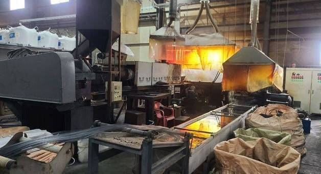 "폐플라스틱서 나프타 뽑자"…주문 폭주에도 재활용 업체들 울상, 왜?