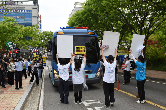 영아살해 '법정최고형 선고하라'