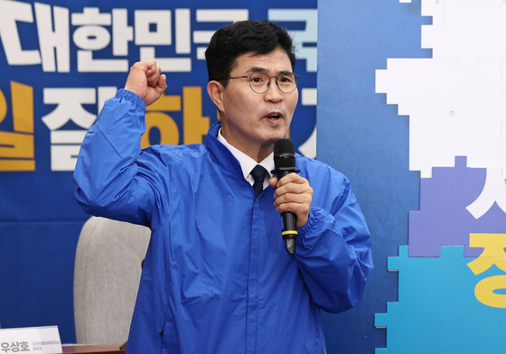 전북 '무소속' 김관영 존재감…복당 불허에도 지지율 초접전