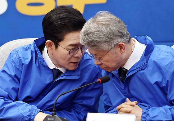 대화 나누는 정원오·민형배 후보