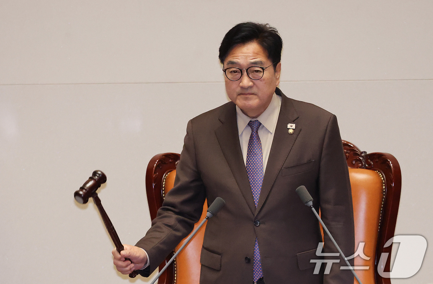 (서울=뉴스1) 신웅수 기자 = 우원식 국회의장이 23일 서울 여의도 국회에서 열린 제434회국회(임시회) 7차 본회의에서 의사봉을 두드리고 있다. 2026.4.23/뉴스1
