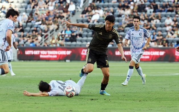 손흥민, 또 길어지는 골 침묵…포지션 변화도 무용지물