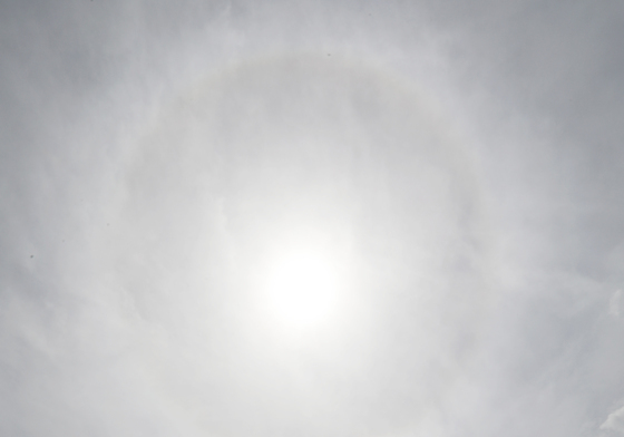 함안강나루생태공원 상공에 뜬 해무리