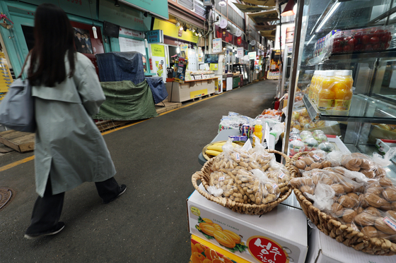 중동전쟁에 소비자 지갑 '꾹'…경기지역 소비심리 1년 만에 '비관적
