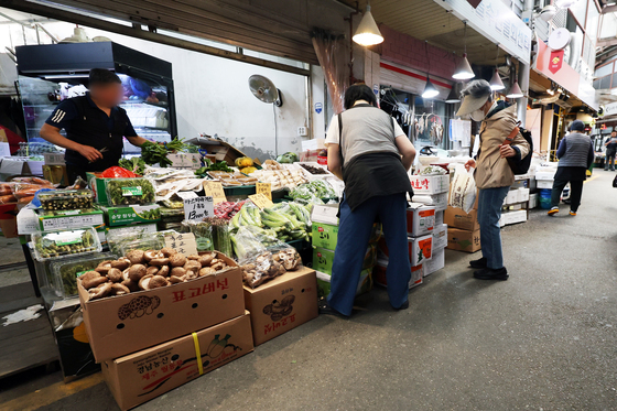 4월 소비자심리지수 1년만에 '비관적'…계엄 이후 최대 하락