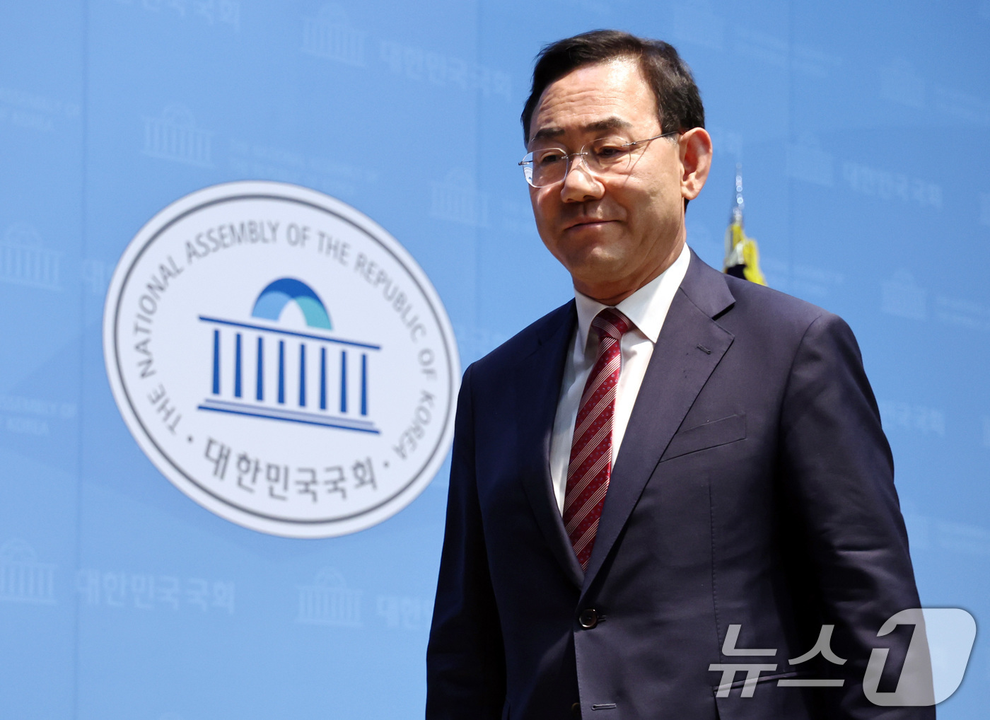 (서울=뉴스1) 구윤성 기자 = 6·3 지방선거 국민의힘 대구시장 경선에서 컷오프(공천 배제)된 주호영 의원이 23일 서울 여의도 국회 소통관에서 선거 불출마 기자회견을 마친 뒤 …