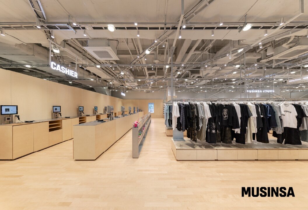 본문 이미지 - 무신사 메가스토어 성수 지하 1층 무인 포스기.(무신사 제공) ⓒ 뉴스1 최소망