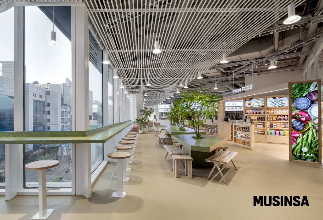 본문 이미지 - 무신사 메가스토어 성수점 4층에 위치한 푸드가든. (무신사 제공) ⓒ 뉴스1 최소망