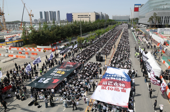 "성과급 더 달라"…삼성전자 노조, 이재용 회장 집 앞 집회 신고