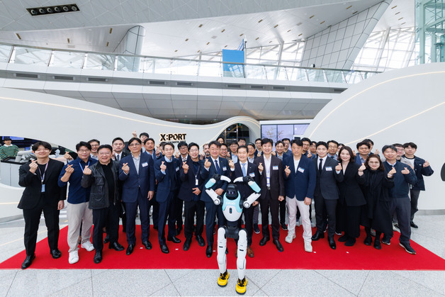 "로봇에 초상화 맡겨봐요" 인천공항, 디지털 전시체험관 '엑스포트' 개관
