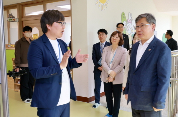 전북 고창초 찾은 유정기 권한대행 "빈틈없는 늘봄 체계 구축"
