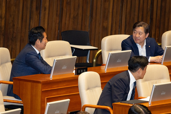 대화 나누는 정청래 대표와 황명선 최고