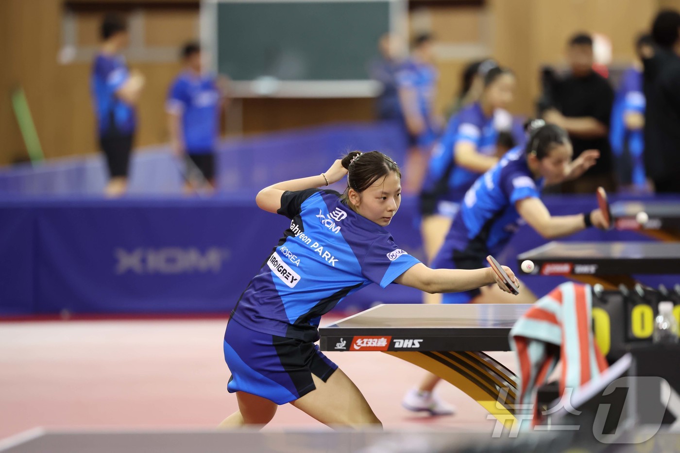 (서울=뉴스1) = 탁구 대표팀 김나영이 23일 진천선수촌 오륜관에서 열린 2026 ITTF 런던 세계탁구선수권대회 미디어데이에서 훈련을 하고 있다. (대한탁구협회 제공. 재판매 …