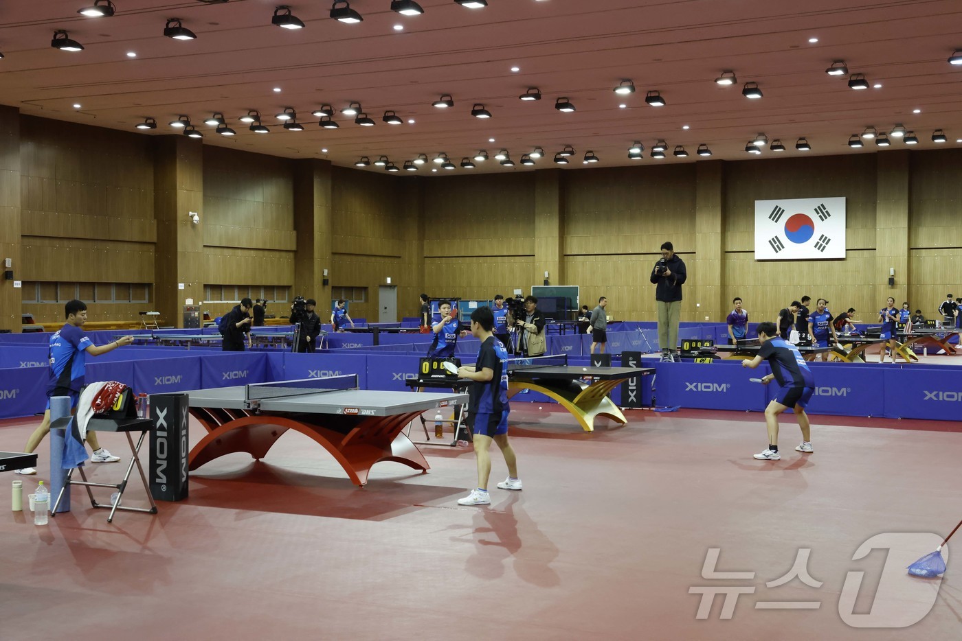 (서울=뉴스1) = 23일 진천선수촌 오륜관에서 열린 2026 ITTF 런던 세계탁구선수권대회 미디어데이에서 탁구 국가대표 선수들이 훈련을 하고 있다. (대한탁구협회 제공. 재판매 …