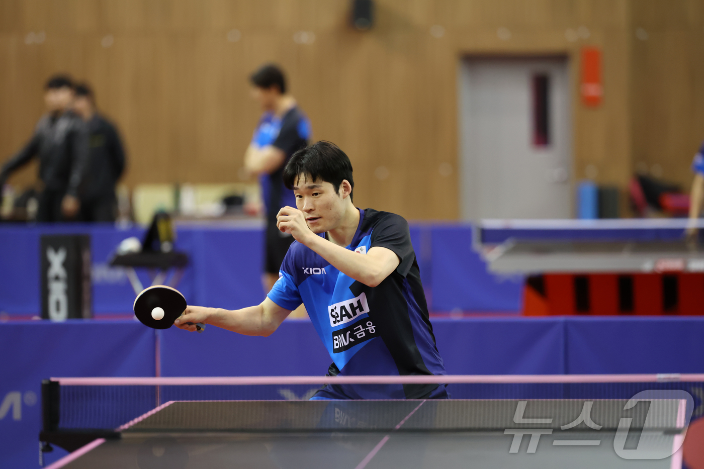 (서울=뉴스1) = 탁구 대표팀 장우진이 23일 진천선수촌 오륜관에서 열린 2026 ITTF 런던 세계탁구선수권대회 미디어데이에서 훈련을 하고 있다. (대한탁구협회 제공. 재판매 …