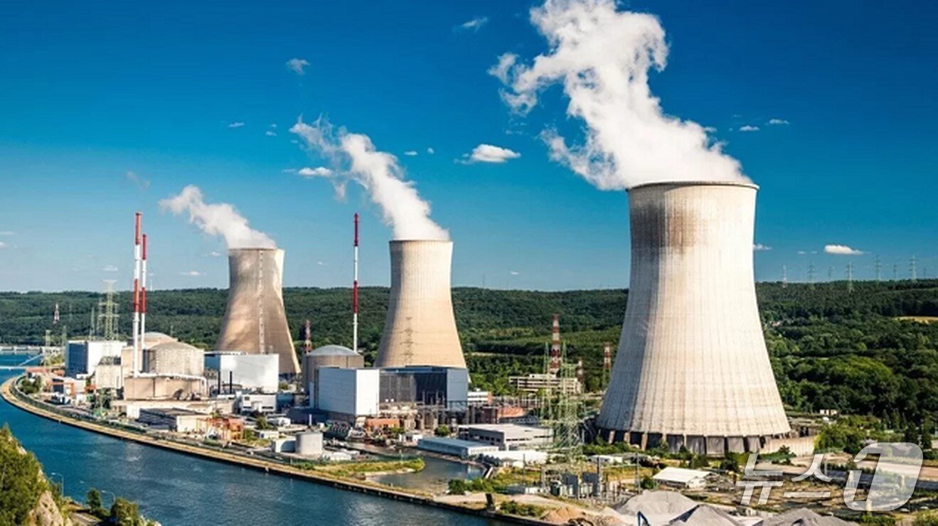 본문 이미지 - 베트남이 추진하고 있는 닌투언 원자력발전소 조감도.