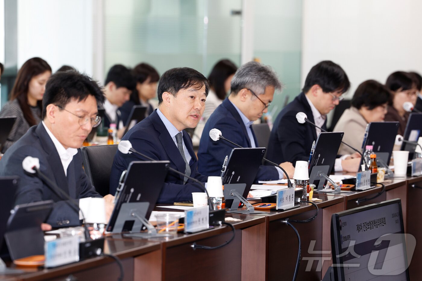 본문 이미지 - 이형훈 보건복지부 제2차관이 23일 오후 서울 서초구 국제전자센터에서 열린 2026년 제8차 건강보험정책심의위원회에서 발언을 하고 있다. (보건복지부 제공. 재판매 및 DB 금지) 2026.4.23 ⓒ 뉴스1