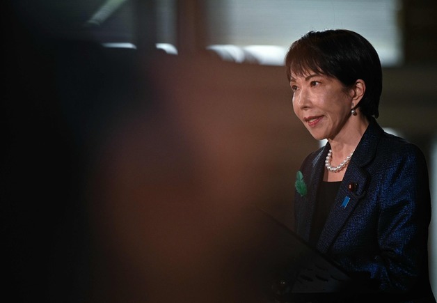 '일하고 일하고 일한다'던 日다카이치 "잠 더 필요" 당에 하소연