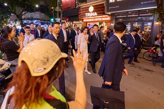 베트남 국민들과 소통하는 이재명 대통령
