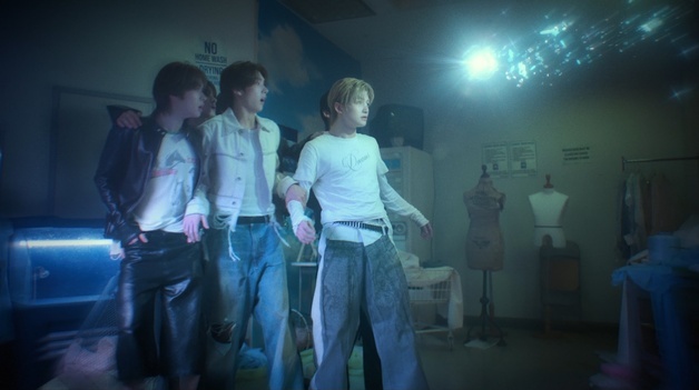 운명에 맞서는 투어스…신곡 '널 따라가' MV 티저 공개