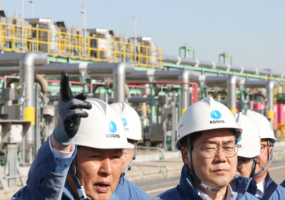 정청래·박찬대, LNG 생산기지 현장 점검