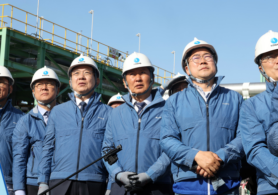 LNG 생산시설 살펴보는 정청래 대표
