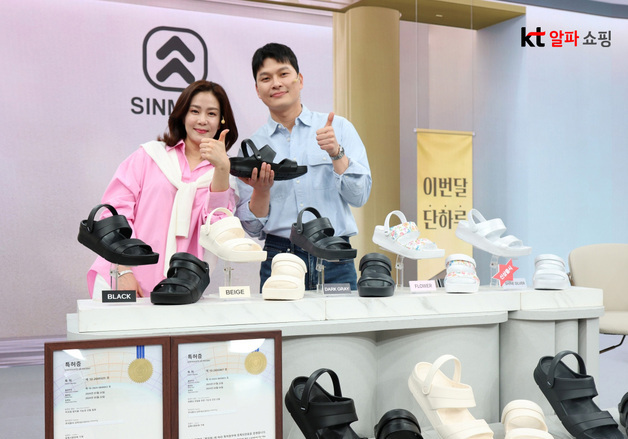 KT알파, '100억 신화' 신미사 투인원 샌들슬리퍼 단독 론칭