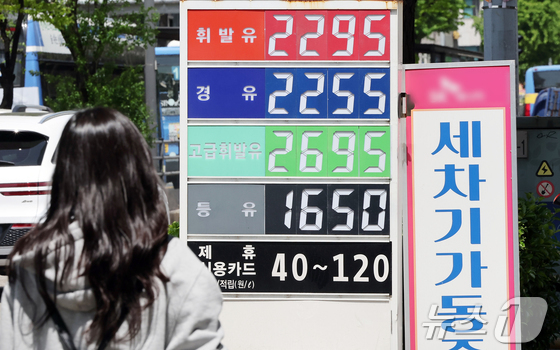 경유가격 3년9개월 만에 2000원 돌파…휘발유 2006원 기록
