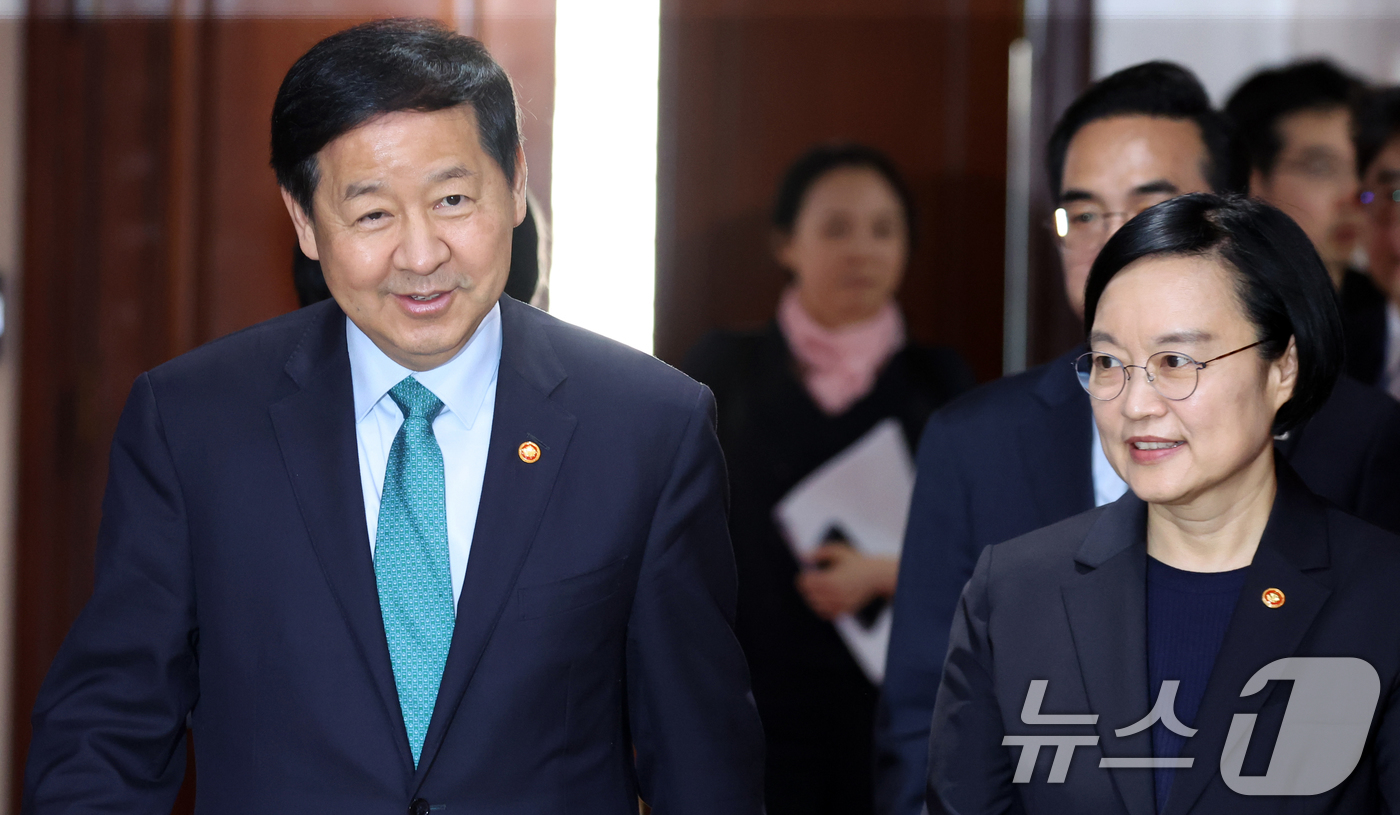 (서울=뉴스1) 김명섭 기자 = 구윤철 경제부총리 겸 재정경제부 장관이 24일 오전 서울 종로구 세종대로 정부서울청사에서 열린 비상경제본부회의 겸 경제관계장관회의 겸 국가창업시대 …