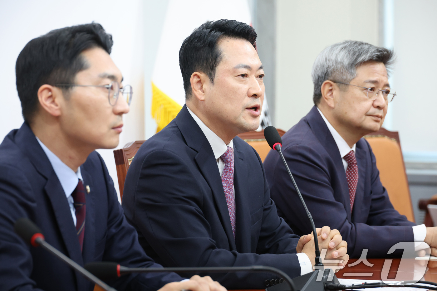 (서울=뉴스1) 신웅수 기자 = 장동혁 국민의힘 대표가 24일 서울 여의도 국회에서 열린 현안 관련 브리핑을 하고 있다. 2026.4.24/뉴스1