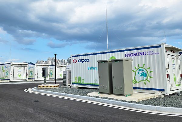 본문 이미지 - 경남 밀양 한국전력공사 부북변전소에 설치된 국내최대 용량 에너지 저장장치.(효성제공)