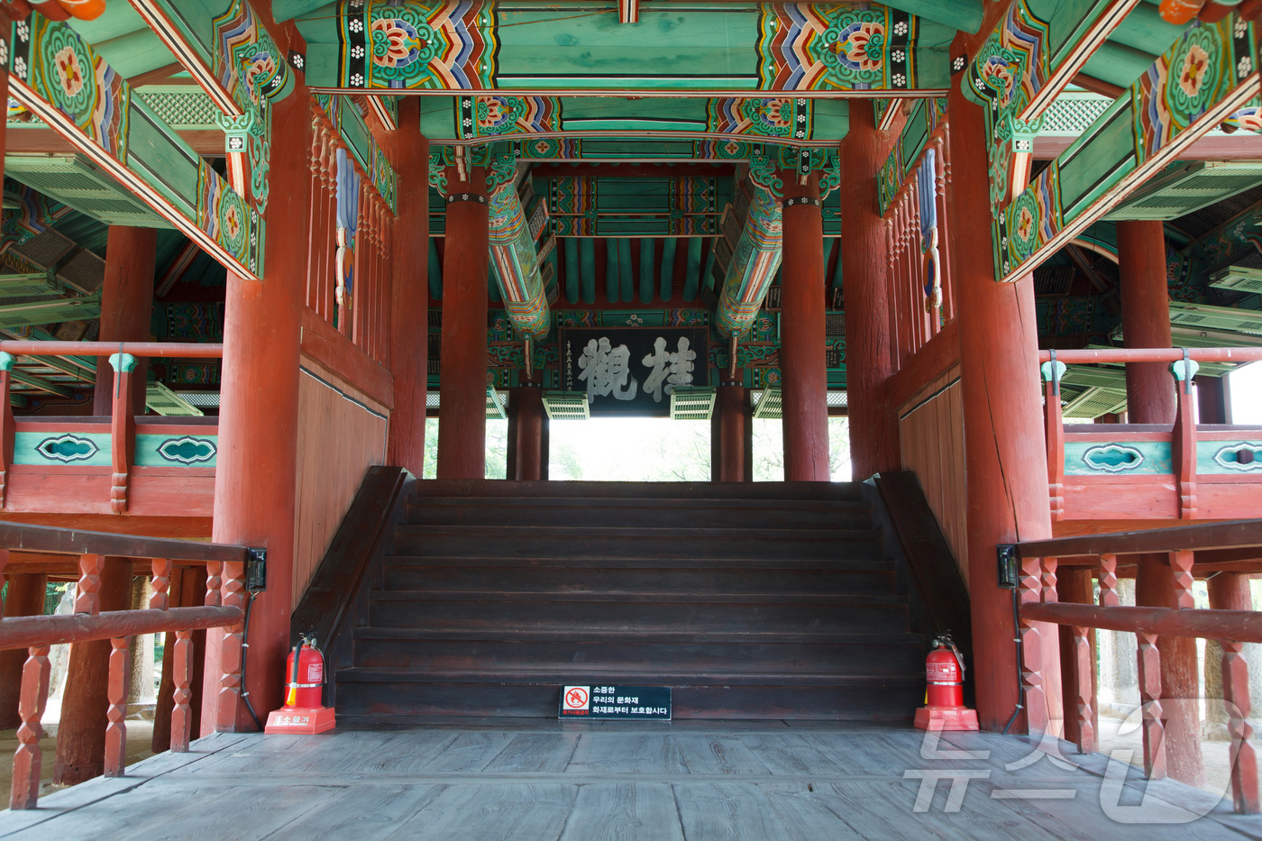 (서울=뉴스1) = 국가유산청은 조선시대 판소리와 소설 '춘향전'의 배경이 된 '남원 광한루'를 국가지정문화유산 국보로 지정 예고했다고 24일 밝혔다. 사진은 전북 남원 광한루 내 …