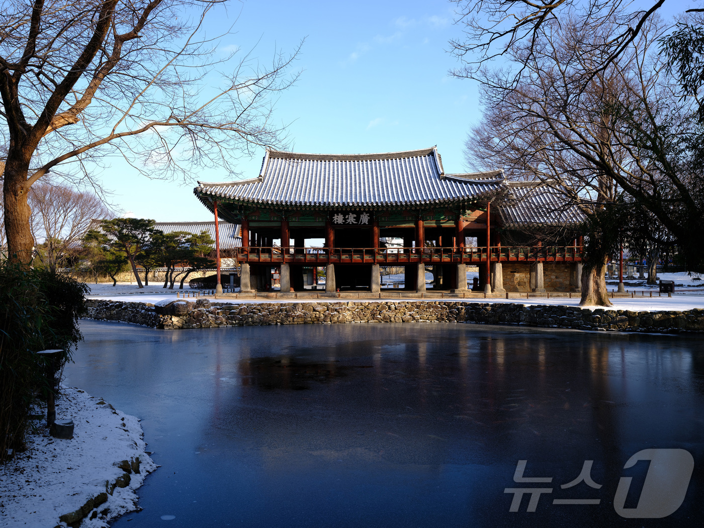 (서울=뉴스1) = 국가유산청은 조선시대 판소리와 소설 '춘향전'의 배경이 된 '남원 광한루'를 국가지정문화유산 국보로 지정 예고했다고 24일 밝혔다. 사진은 전북 남원 광한루 전 …
