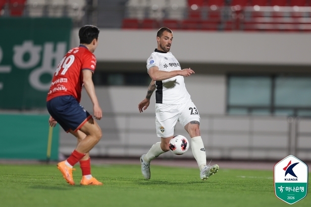 '상대 발목 가격' 강원 강투지, 2경기 출장정지 사후징계