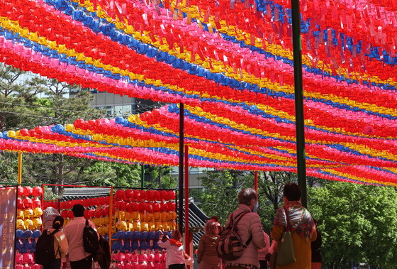 부처님 오신 날 앞두고 조계사에 연등 물결