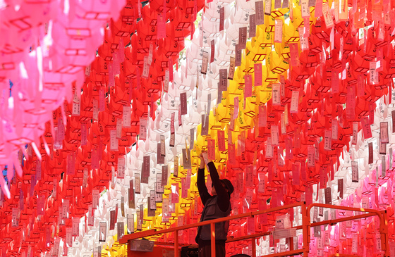 부처님 오신 날 준비 한창인 조계사