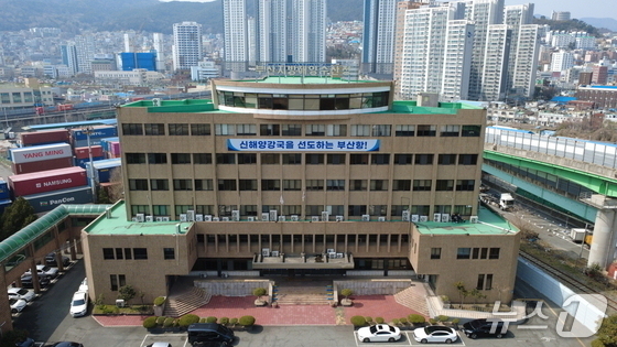 부산해수청, 봄철 성어기 부산항 신항 불법 어로행위 합동단속