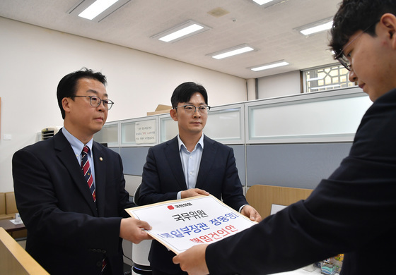 '北 구성 핵시설' 정동영 장관 해임건의안 제출