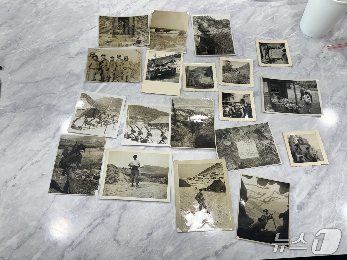 본문 이미지 - 6.25 전쟁 당시 벨기에 참전용사로 참가한 고(故) 어네스틴 버니어 씨 사진들.(철원군 제공, 재판매 및 DB긎미)