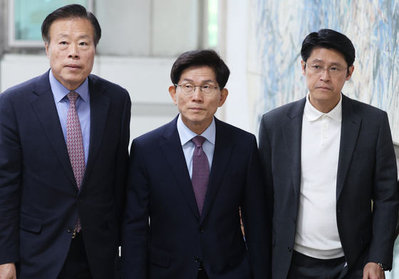 선고 공판 출석하는 김문수