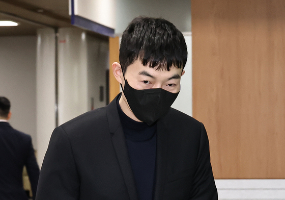 '문항 거래' 현우진, 첫 재판 출석