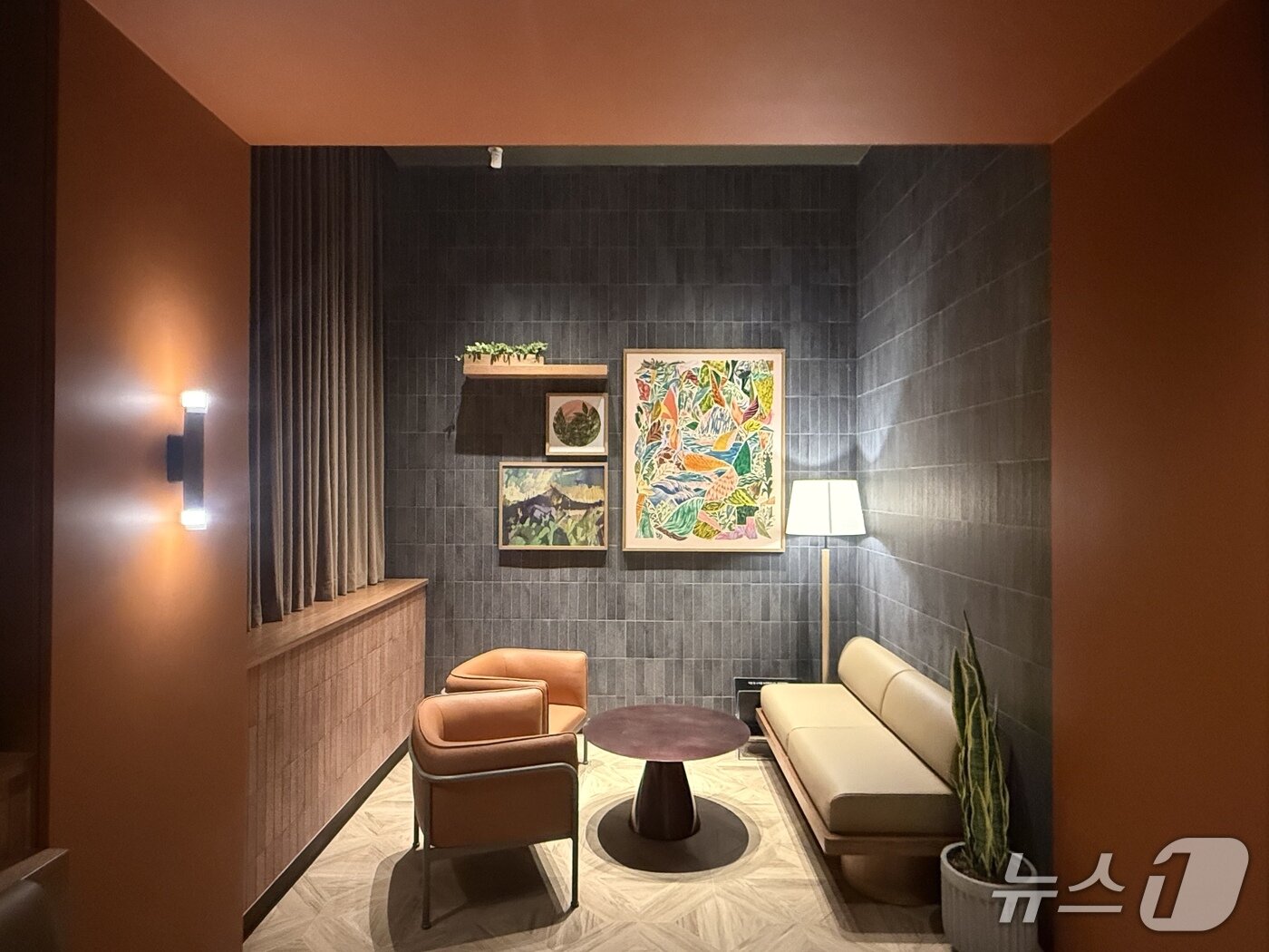 본문 이미지 - 스타벅스 보라매역점 매장 내부 전경. 2026.4.23 ⓒ 뉴스1 황두현 기자